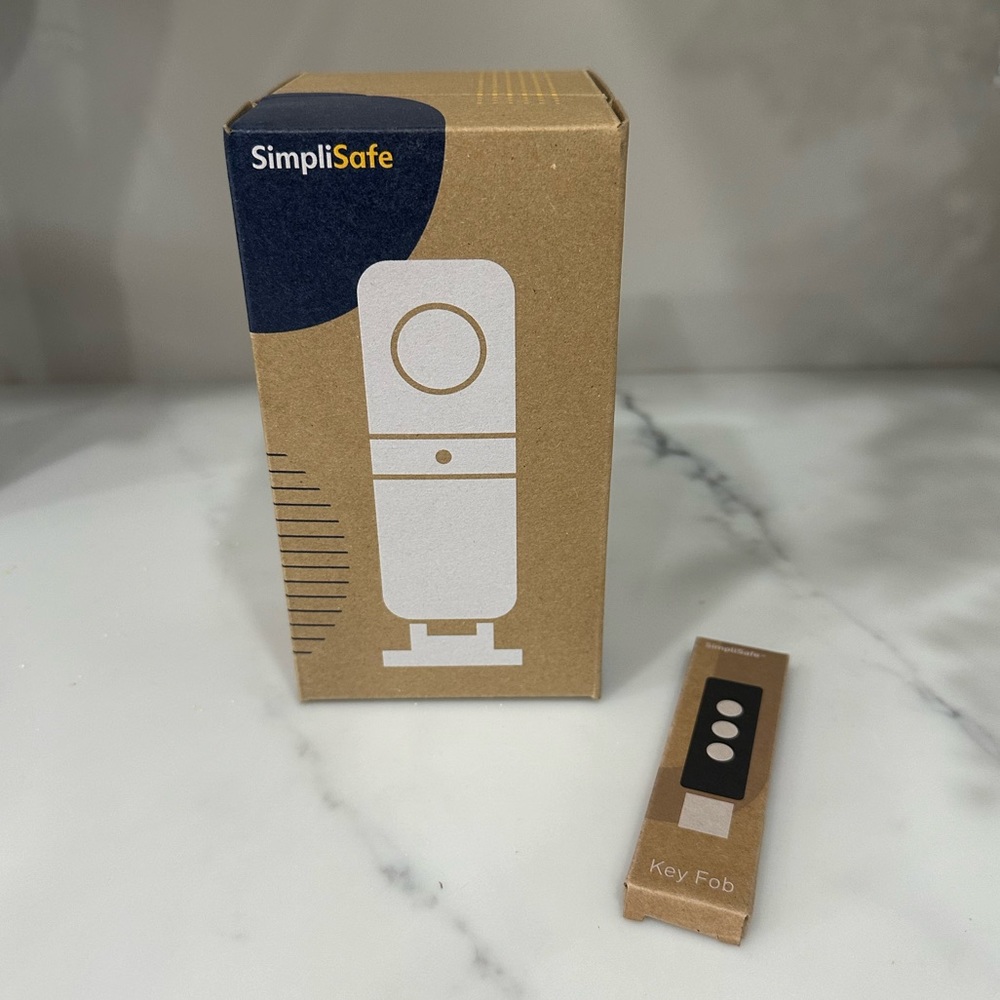 Sinplisafe Indoor Cam and Key Fob